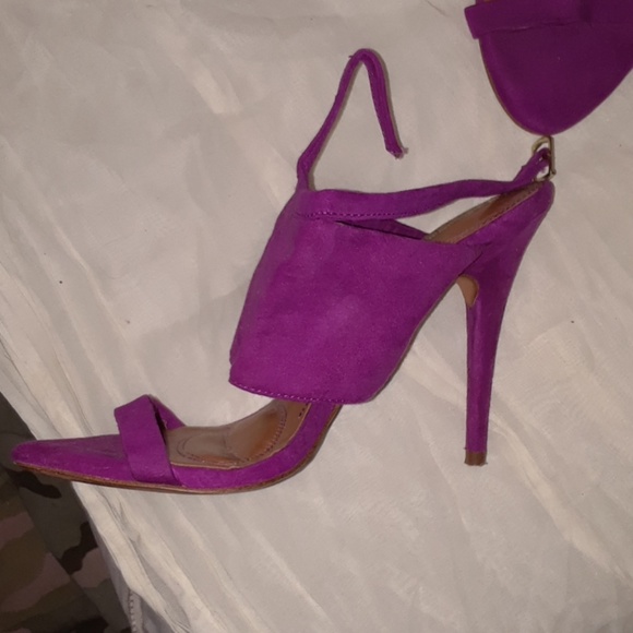 Zara Plum colored suede strappy heals - Picture 2 of 4